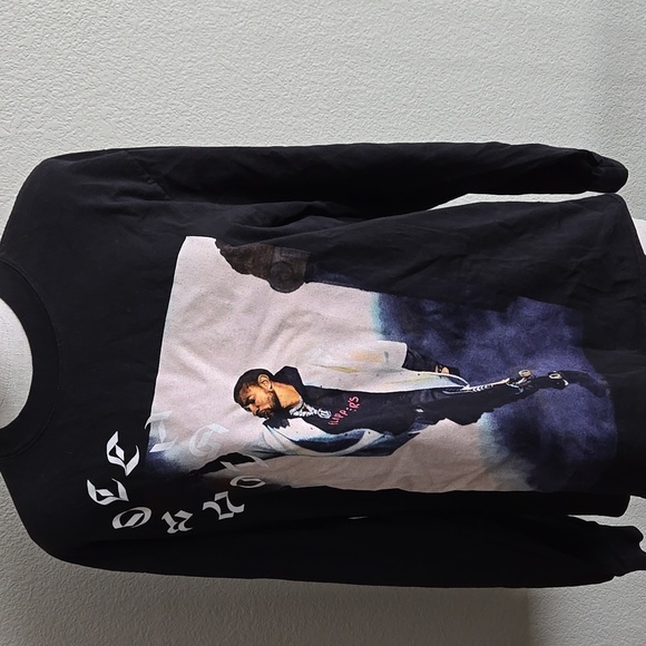 Usher Flipper's 2023 Vegas Residency Black and White Long Sleeve Tees - Picture 10 of 10